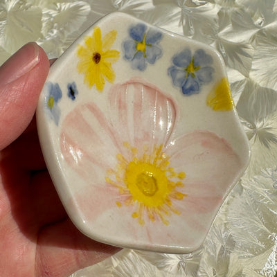 Pastel Flowers Honeycomb Dish #N2666