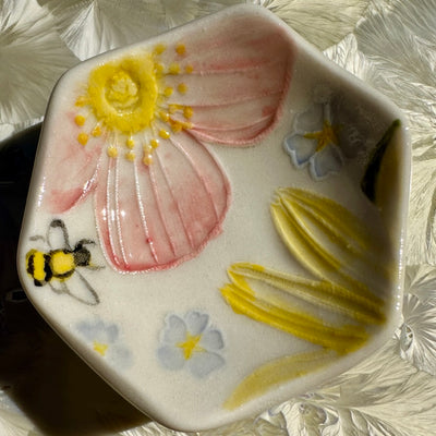Pastel Flowers Honeycomb Dish with Bee #N2782