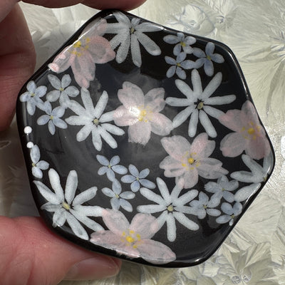 Black Honeycomb Dish with Roses, Daisies, & Forget-me-Nots #N3040