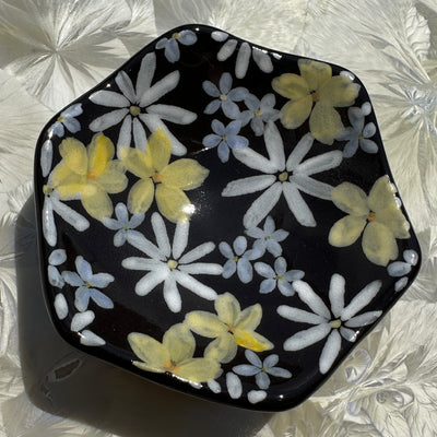 Black Honeycomb Dish with Buttercups, Daisies, & Forget-me-Nots #N3049