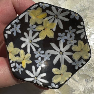 Black Honeycomb Dish with Buttercups, Daisies, & Forget-me-Nots #N3049