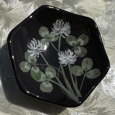 Black Honeycomb Dish with White Clovers #N3045