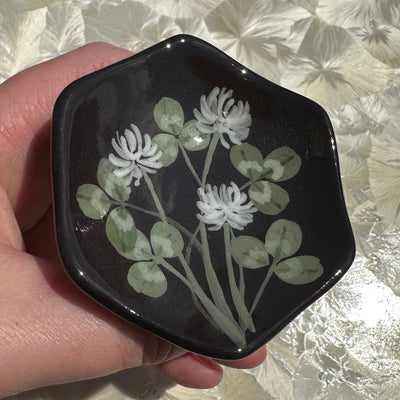 Black Honeycomb Dish with White Clovers #N3045