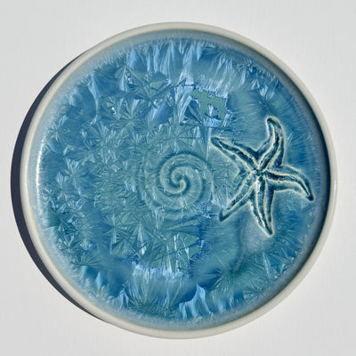 Dinner plate with starfish and swirl
