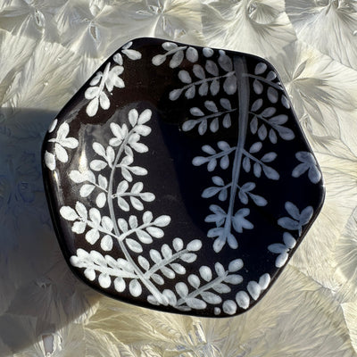 Black Honeycomb Dish with White Ferns #N2859