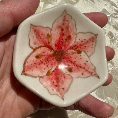 Stargazer Lily Honeycomb Dish #N2674
