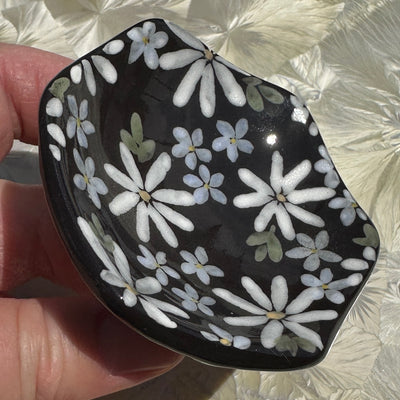 Black Honeycomb Dish with Forget-Me-Nots & Daisies #N3031