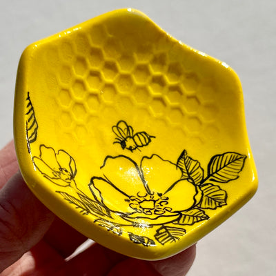 Yellow Wild Rose Dish with Bee #N1730